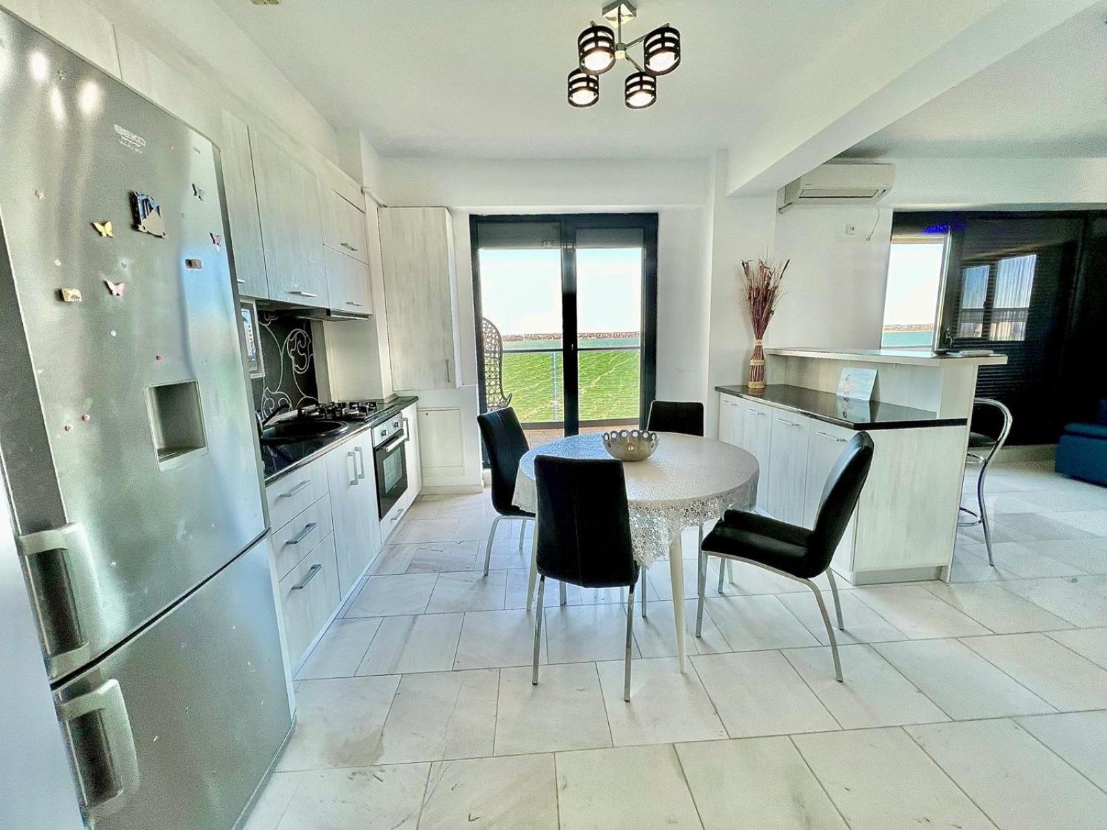 Sophia Lake View Suite Мамая Екстериор снимка